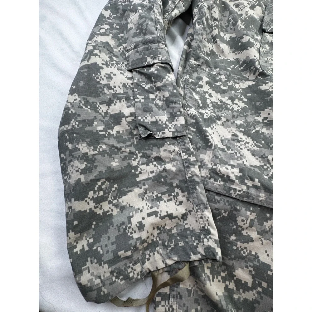 US Army Combat Uniform ACU Digital Camo Cargo Pants Large Regular